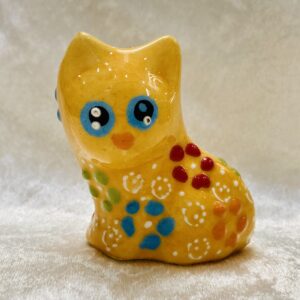 黄色の猫と、背中の庭