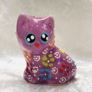 紫色の猫と、背中の庭